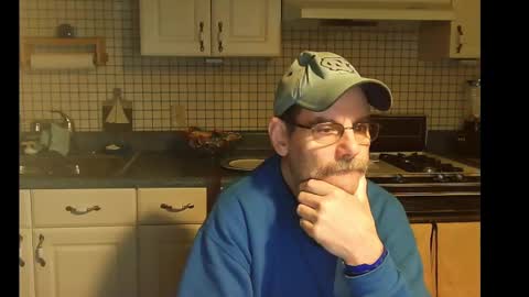 Snapshot of raylene4u2 chatting on 12-11-24, 10:25 Ray online show from 12-11-24, 10:25