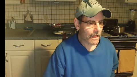 Snapshot of raylene4u2 chatting on 12-14-24, 12:23 Ray online show from 12-14-24, 12:23
