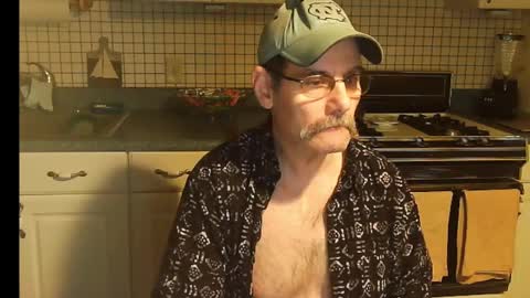 Snapshot of raylene4u2 chatting on 12-18-24, 11:45 Ray online show from 12-18-24, 11:45