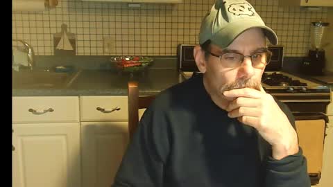 Snapshot of raylene4u2 chatting on 12-21-24, 10:06 Ray online show from 12-21-24, 10:06