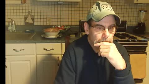Snapshot of raylene4u2 chatting on 12-22-24, 10:17 Ray online show from 12-22-24, 10:17
