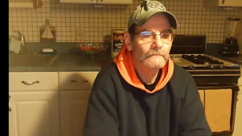 Snapshot of raylene4u2 chatting on 12-25-24, 08:40 Ray online show from 12-25-24, 08:40