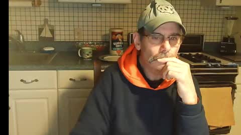 Snapshot of raylene4u2 chatting on 12-25-24, 12:58 Ray online show from 12-25-24, 12:58