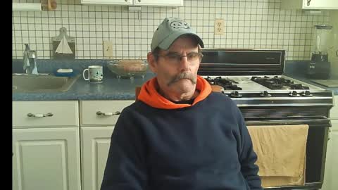 Snapshot of raylene4u2 chatting on 12-31-24, 04:46 Ray online show from 12-31-24, 04:46