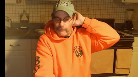 Snapshot of raylene4u2 chatting on 01-12-25, 08:46 Ray online show from 01-12-25, 08:46