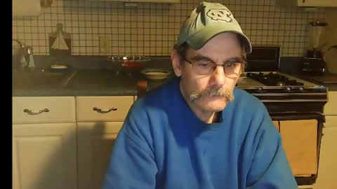 Snapshot of raylene4u2 chatting on 01-13-25, 09:41 Ray online show from 01-13-25, 09:41