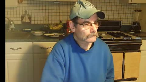 Snapshot of raylene4u2 chatting on 01-14-25, 09:35 Ray online show from 01-14-25, 09:35