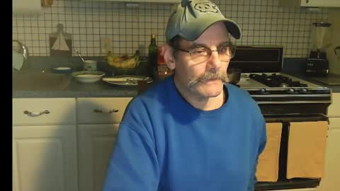 Snapshot of raylene4u2 chatting on 01-14-25, 12:45 Ray online show from 01-14-25, 12:45
