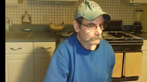 Snapshot of raylene4u2 chatting on 01-15-25, 08:20 Ray online show from 01-15-25, 08:20