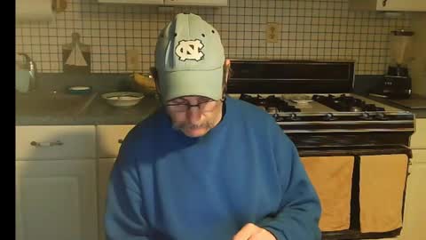 Snapshot of raylene4u2 chatting on 01-16-25, 12:42 Ray online show from 01-16-25, 12:42