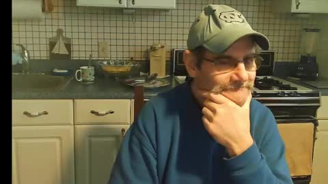 Snapshot of raylene4u2 chatting on 01-17-25, 01:03 Ray online show from 01-17-25, 01:03