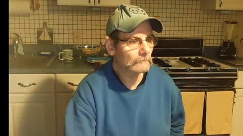 Snapshot of raylene4u2 chatting on 01-18-25, 12:26 Ray online show from 01-18-25, 12:26
