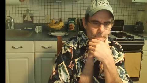 Snapshot of raylene4u2 chatting on 01-19-25, 04:25 Ray online show from 01-19-25, 04:25