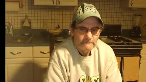 Snapshot of raylene4u2 chatting on 01-23-25, 09:18 Ray online show from 01-23-25, 09:18