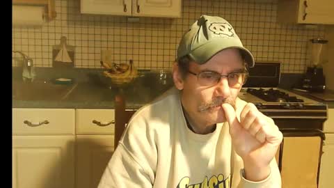 Snapshot of raylene4u2 chatting on 01-24-25, 11:48 Ray online show from 01-24-25, 11:48