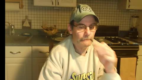 Snapshot of raylene4u2 chatting on 01-25-25, 08:42 Ray online show from 01-25-25, 08:42