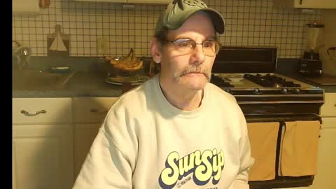 Snapshot of raylene4u2 chatting on 01-26-25, 07:32 Ray online show from 01-26-25, 07:32