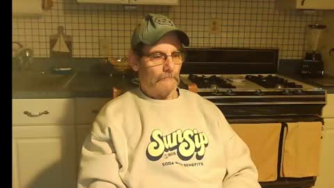 Snapshot of raylene4u2 chatting on 01-26-25, 10:34 Ray online show from 01-26-25, 10:34