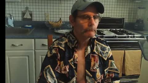 Snapshot of raylene4u2 chatting on 01-27-25, 07:03 Ray online show from 01-27-25, 07:03