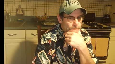 Snapshot of raylene4u2 chatting on 01-28-25, 10:45 Ray online show from 01-28-25, 10:45