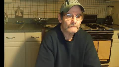Snapshot of raylene4u2 chatting on 02-03-25, 09:19 Ray online show from 02-03-25, 09:19