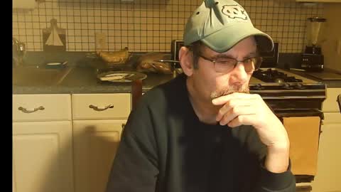Snapshot of raylene4u2 chatting on 02-04-25, 09:49 Ray online show from 02-04-25, 09:49