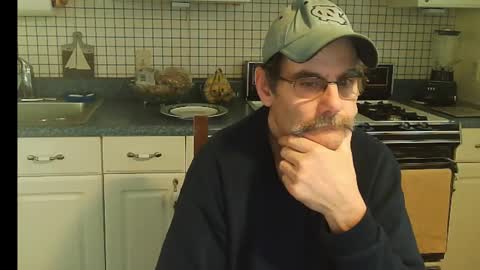 Snapshot of raylene4u2 chatting on 02-10-25, 01:55 Ray online show from 02-10-25, 01:55
