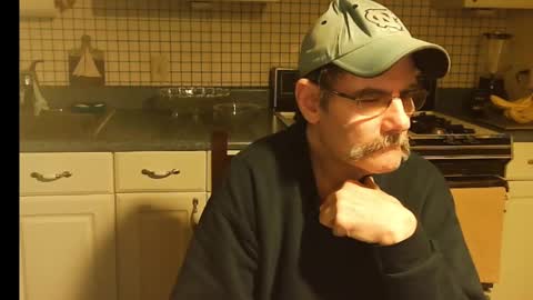 Snapshot of raylene4u2 chatting on 02-11-25, 08:48 Ray online show from 02-11-25, 08:48