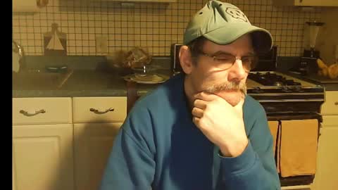 Snapshot of raylene4u2 chatting on 02-12-25, 07:23 Ray online show from 02-12-25, 07:23