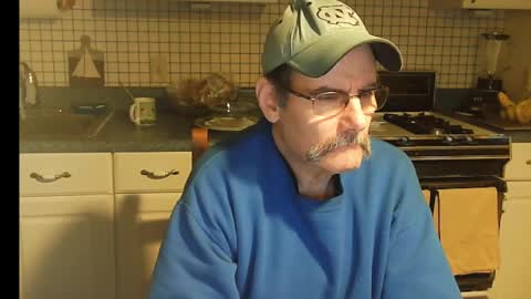Snapshot of raylene4u2 chatting on 02-12-25, 10:24 Ray online show from 02-12-25, 10:24