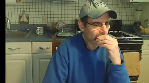 Snapshot of raylene4u2 chatting on 02-12-25, 01:37 Ray online show from 02-12-25, 01:37