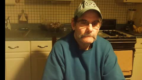 Snapshot of raylene4u2 chatting on 02-13-25, 09:41 Ray online show from 02-13-25, 09:41