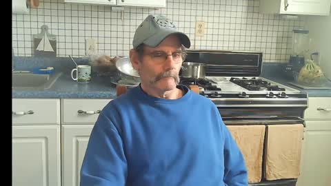 Snapshot of raylene4u2 chatting on 02-17-25, 05:10 Ray online show from 02-17-25, 05:10