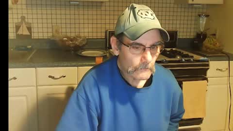 Snapshot of raylene4u2 chatting on 02-18-25, 10:38 Ray online show from 02-18-25, 10:38