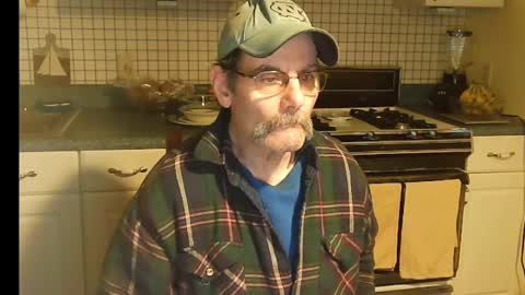 Snapshot of raylene4u2 chatting on 02-19-25, 08:33 Ray online show from 02-19-25, 08:33