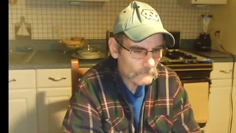 Snapshot of raylene4u2 chatting on 02-24-25, 09:21 Ray online show from 02-24-25, 09:21