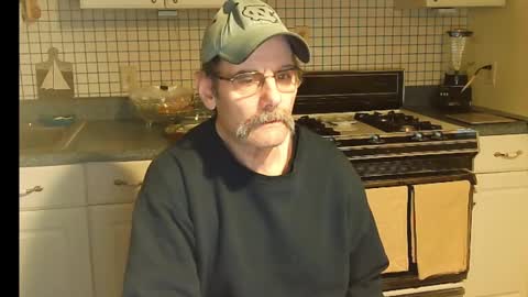Snapshot of raylene4u2 chatting on 03-02-25, 08:59 Ray online show from 03-02-25, 08:59