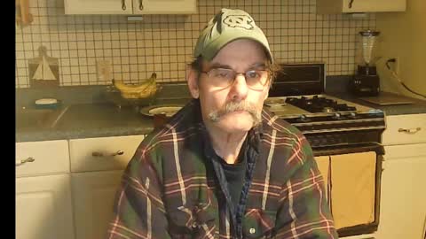 Snapshot of raylene4u2 chatting on 03-04-25, 10:57 Ray online show from 03-04-25, 10:57