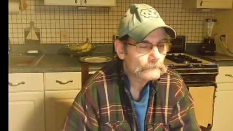 Snapshot of raylene4u2 chatting on 03-09-25, 07:01 Ray online show from 03-09-25, 07:01