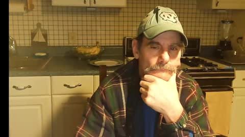 Snapshot of raylene4u2 chatting on 03-11-25, 09:02 Ray online show from 03-11-25, 09:02