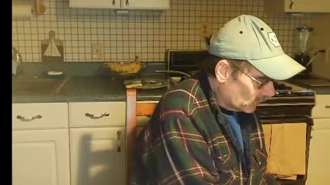 Snapshot of raylene4u2 chatting on 03-12-25, 10:48 Ray online show from 03-12-25, 10:48