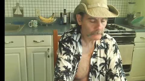 Snapshot of raylene4u2 chatting on 09-08-25, 05:01 Ray online show from 09-08-25, 05:01