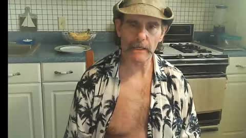 Snapshot of raylene4u2 chatting on 09-29-25, 06:13 Ray online show from 09-29-25, 06:13