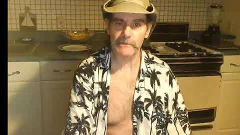 Snapshot of raylene4u2 chatting on 09-30-25, 06:29 Ray online show from 09-30-25, 06:29