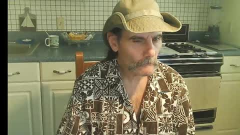 Snapshot of raylene4u2 chatting on 10-01-25, 07:09 Ray online show from 10-01-25, 07:09