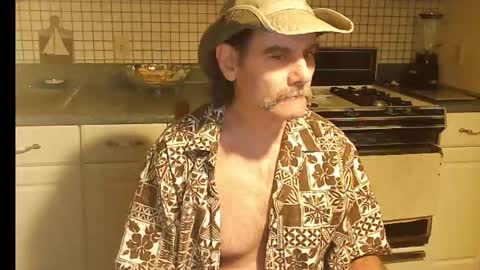 Snapshot of raylene4u2 chatting on 10-02-25, 07:37 Ray online show from 10-02-25, 07:37