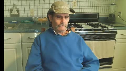 Snapshot of raylene4u2 chatting on 10-06-25, 09:01 Ray online show from 10-06-25, 09:01