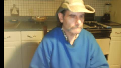 Snapshot of raylene4u2 chatting on 10-07-25, 09:06 Ray online show from 10-07-25, 09:06
