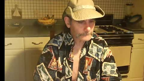 Snapshot of raylene4u2 chatting on 10-08-25, 06:11 Ray online show from 10-08-25, 06:11