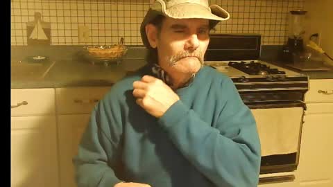Snapshot of raylene4u2 chatting on 10-13-25, 09:31 Ray online show from 10-13-25, 09:31